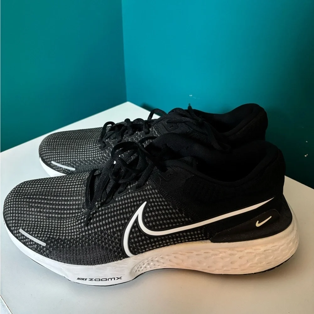 Nike dynamic athletic